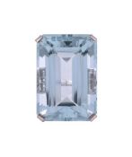 AN AQUAMARINE AND DIAMOND DRESS RING