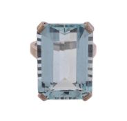 A MID 20TH CENTURY AQUAMARINE DRESS RING