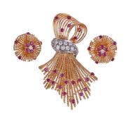 KUTCHINSKY, AN 18 CARAT GOLD, DIAMOND AND RUBY BROOCH AND EAR CLIPS, LONDON 1960 AND 1959