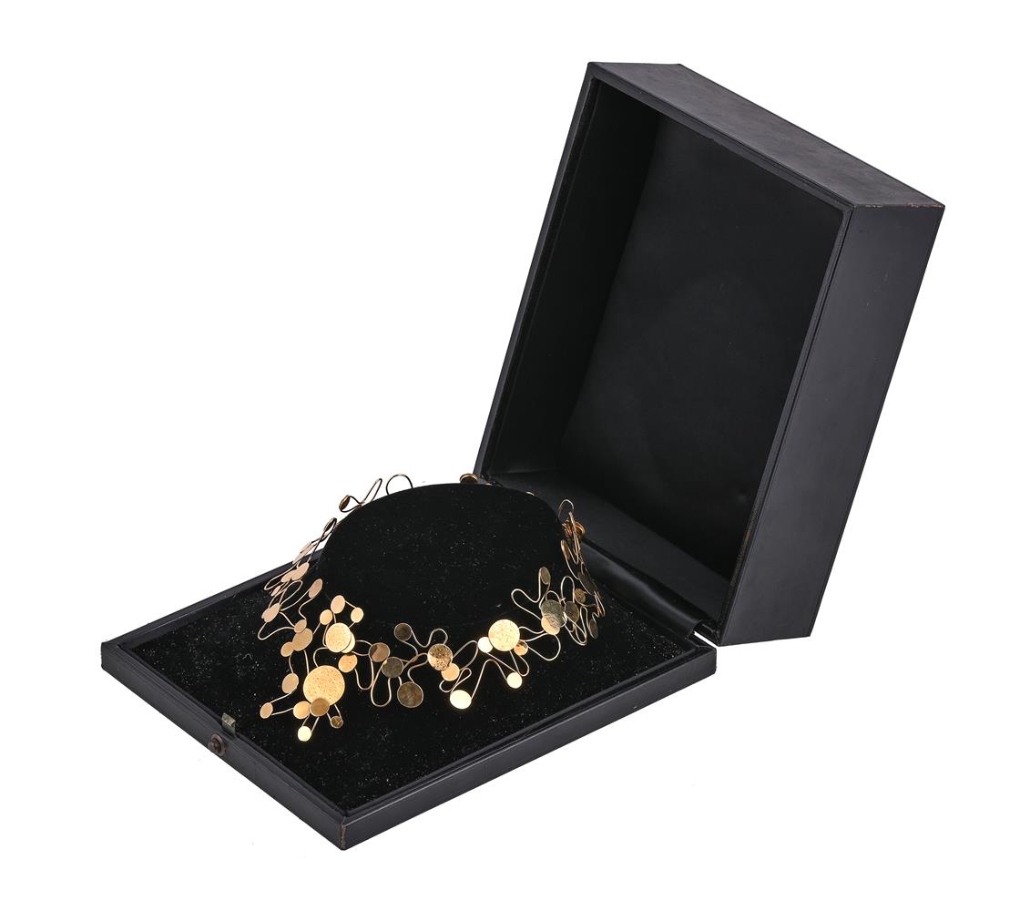 INGEBORG BRATMAN, A MODERNIST GOLD COLLAR NECKLACE, LONDON 1968 - Image 2 of 3