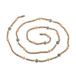 A GOLD COLOURED AND GREEN HARDSTONE BEAD LONG CHAIN, CIRCA 1970