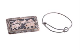 A SMALL COLLECTION OF SILVER ITEMS