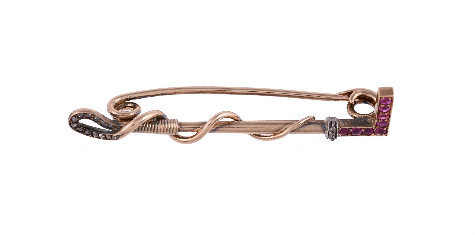 A LATE 19TH CENTURY RUBY AND DIAMOND RIDING CROP BROOCH, CIRCA 1890 - Image 2 of 2