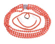 Y A FOUR STRAND CORAL BEAD AND ROCK CRYSTAL NECKLACE