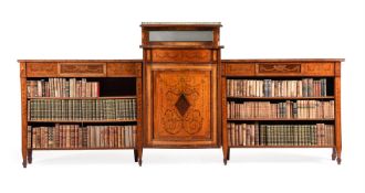 Y AN EDWARDIAN ROSEWOOD, SATINWOOD AND MARQUETRY BREAKFRONT OPEN BOOKCASE, IN SHERATON REVIVAL STYLE