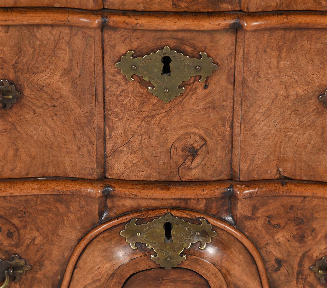 A DUTCH WALNUT AND BURR WALNUT COMMODE, LATE 18TH CENTURY - Image 5 of 6