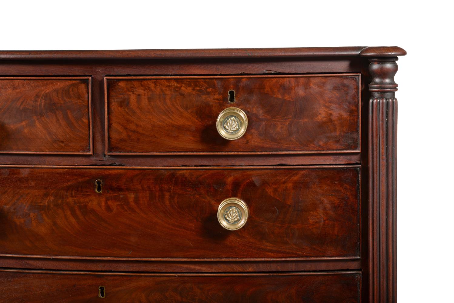 A REGENCY MAHOGANY CHEST OF DRAWERS, IN THE MANNER OF GILLOWS, CIRCA 1815 - Image 3 of 5