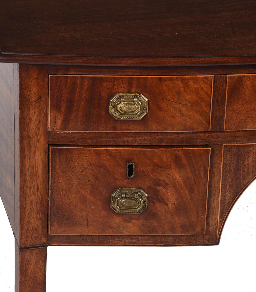 A GEORGE III MAHOGANY SIDE TABLE, LATE 18TH/EARLY 19TH CENTURY - Image 3 of 5