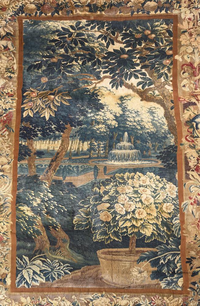 A VERDURE TAPESTRY PANEL, PROBABLY FLEMISH OODENAARDE, LATE 17TH/EARLY 18TH CENTURY - Bild 5 aus 5