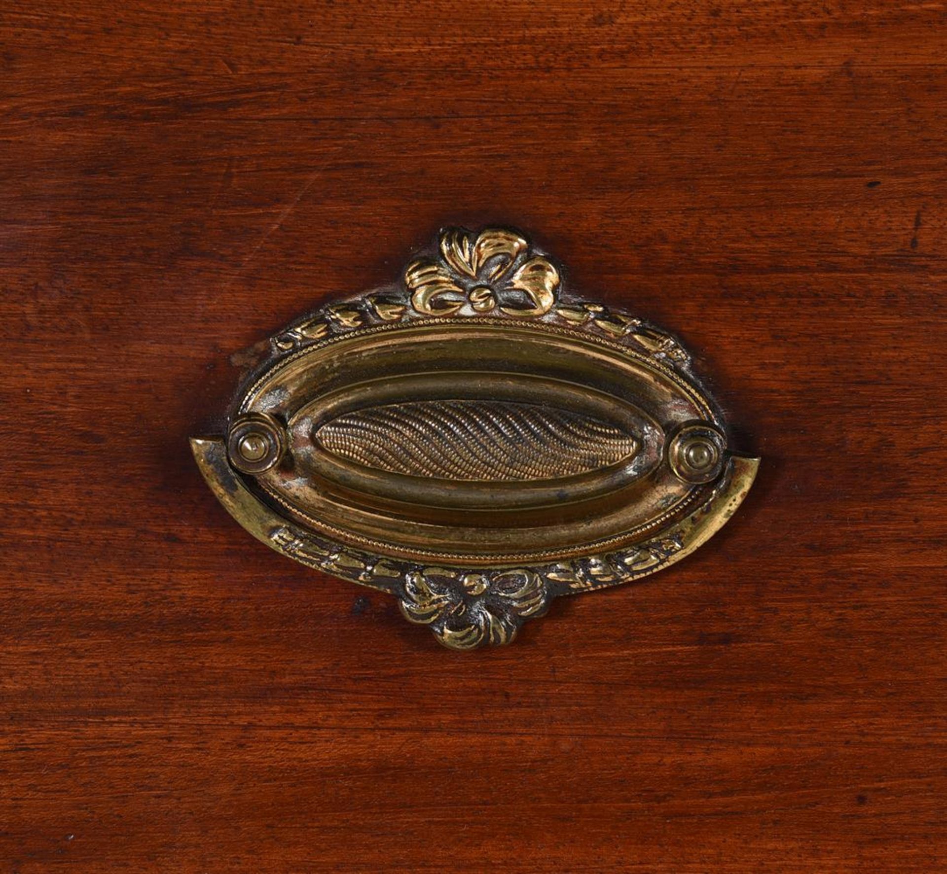 A GEORGE III FIGURED MAHOGANY AND INLAID CHEST ON CHEST, IN THE MANNER OF THOMAS SHERATON - Image 5 of 9