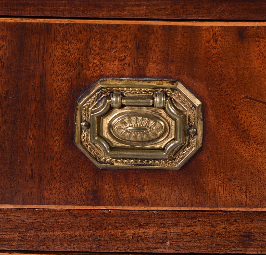 A GEORGE III MAHOGANY SIDE TABLE, LATE 18TH/EARLY 19TH CENTURY - Image 4 of 5