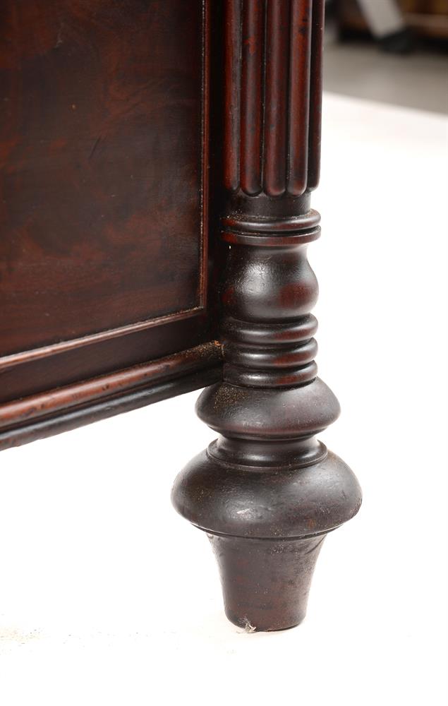 A REGENCY MAHOGANY CHEST OF DRAWERS, IN THE MANNER OF GILLOWS, CIRCA 1815 - Image 5 of 5