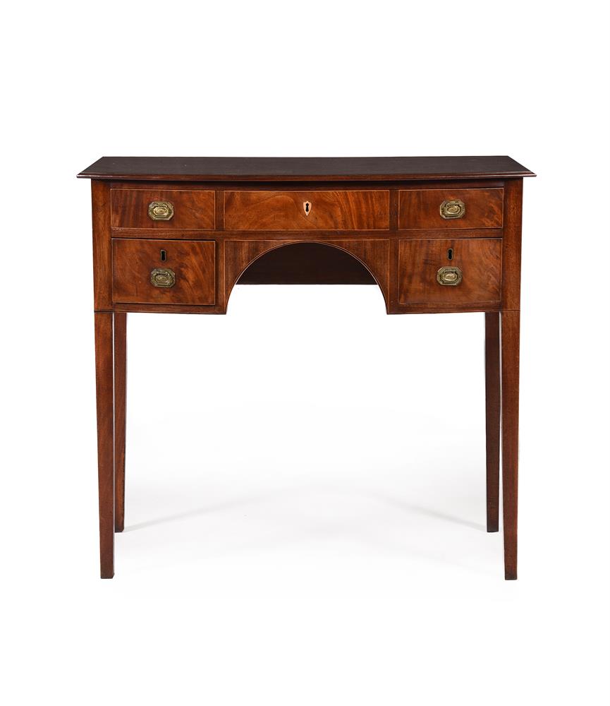 A GEORGE III MAHOGANY SIDE TABLE, LATE 18TH/EARLY 19TH CENTURY