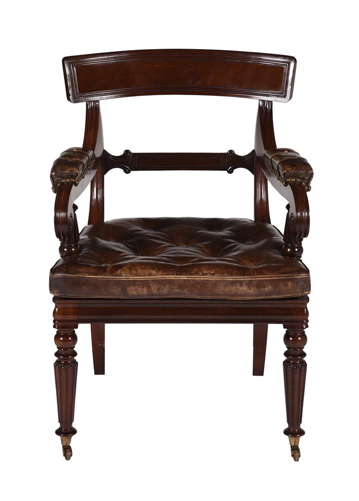 A PAIR OF MAHOGANY LIBRARY CHAIRS, IN REGENCY STYLE, AFTER DESIGNS BY GILLOWS, 20TH CENTURY - Image 5 of 5