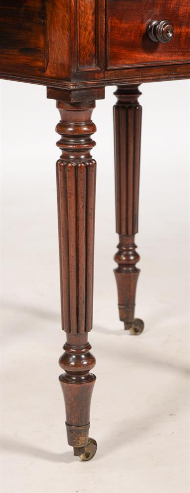 A GEORGE IV MAHOGANY PEMBROKE TABLE, IN THE MANNER OF GILLOWS, CIRCA 1830 - Image 5 of 5