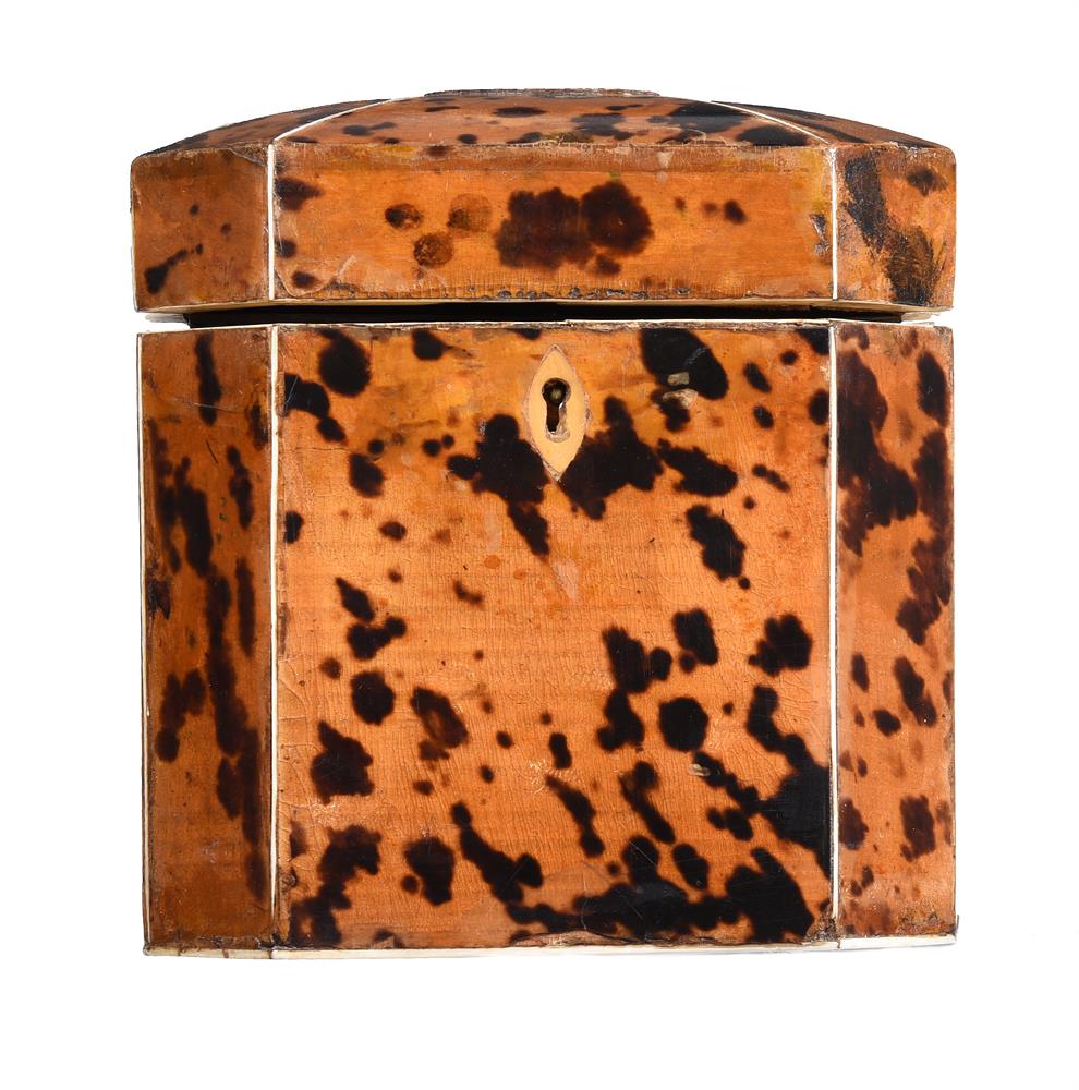 Y A LATE GEORGE III TORTOISESHELL TEA CADDY, CIRCA 1810 - Image 3 of 4