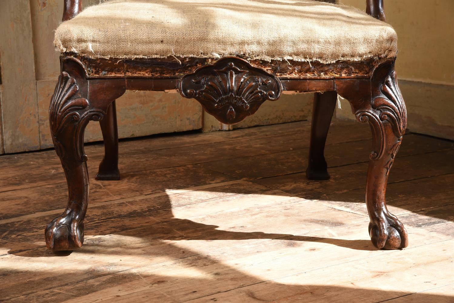 A GEORGE II CARVED WALNUT OPEN ARMCHAIR, ATTRIBUTED TO JAMES MOORE, CIRCA 1730 - Image 5 of 7