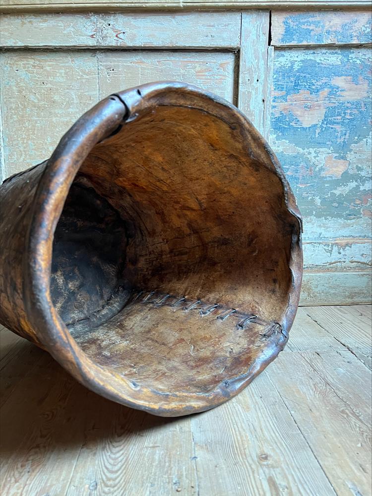 A LARGE STITCHED LEATHER LOG BIN, 18TH OR 19TH CENTURY - Image 2 of 6