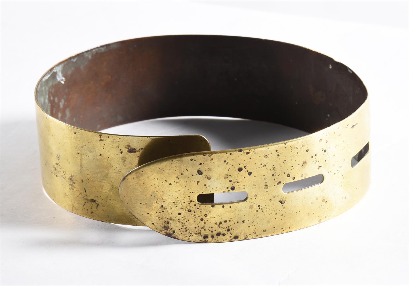 A GEORGE II BRASS DOG COLLAR, MID/EARLY 18TH CENTURY - Image 2 of 2