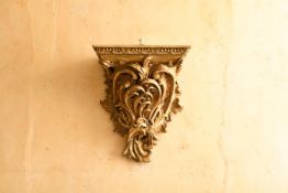 A LARGE CARVED GILTWOOD WALL BRACKET, IN THE MANNER OF JOHN VARDY, 18TH CENTURY