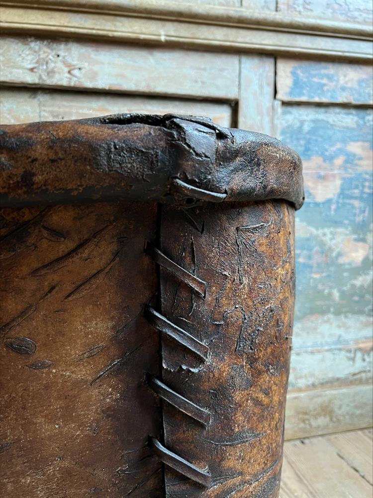 A LARGE STITCHED LEATHER LOG BIN, 18TH OR 19TH CENTURY - Image 3 of 6