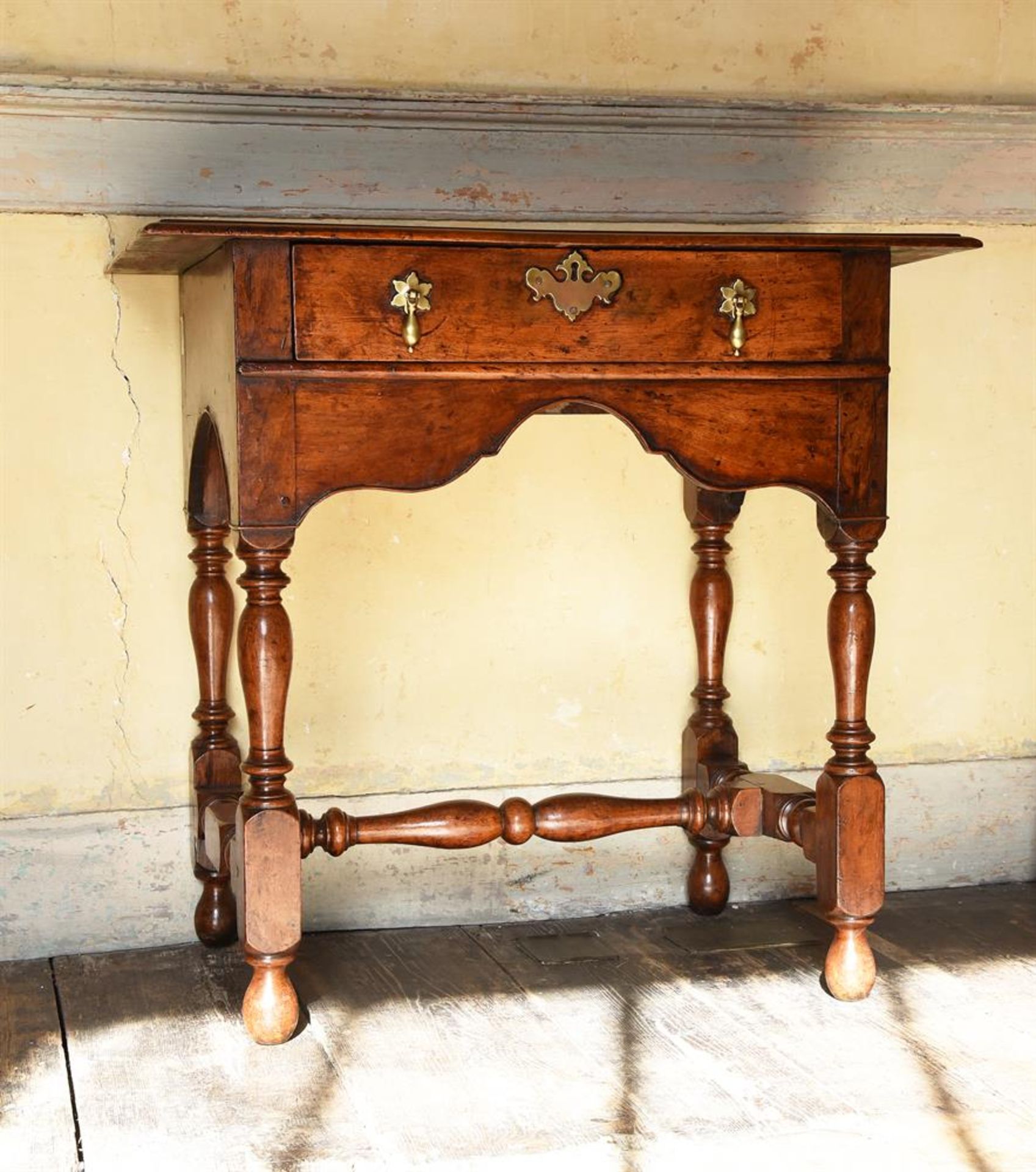 A WILLIAM III WALNUT SIDE TABLE, CIRCA 1700