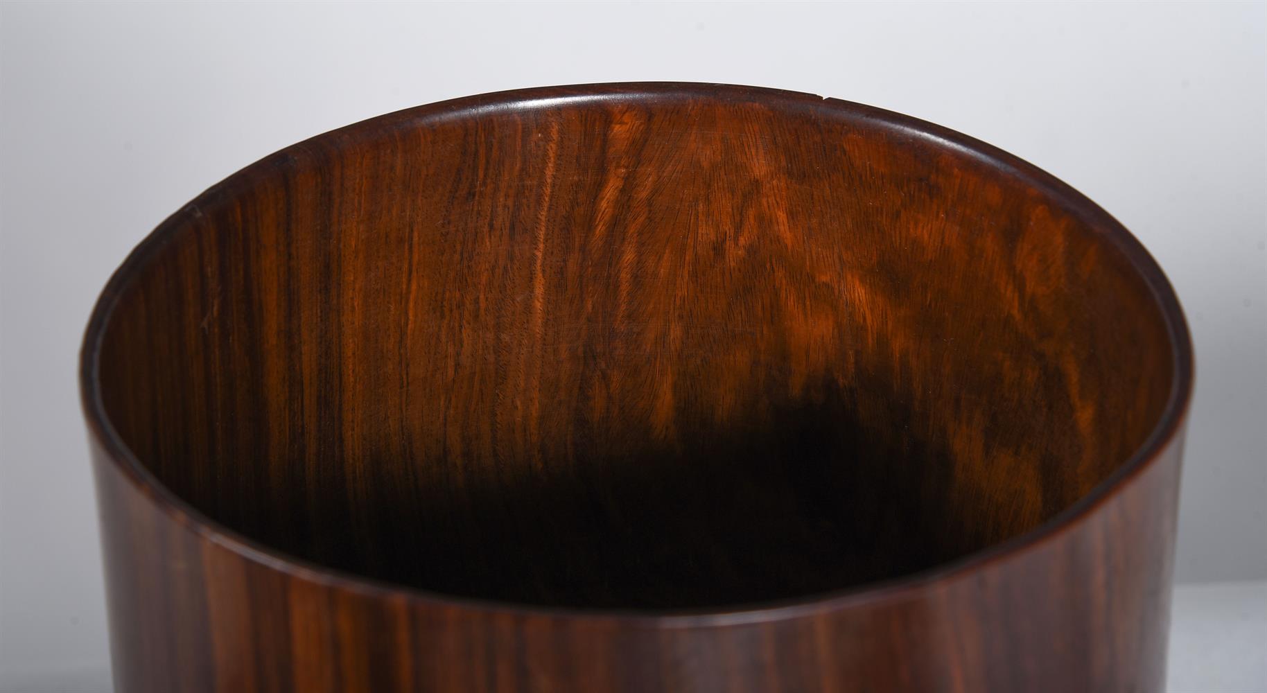 Y A LIGNUM VITAE WASSAIL PEDESTAL BOWL, 17TH CENTURY - Image 3 of 5