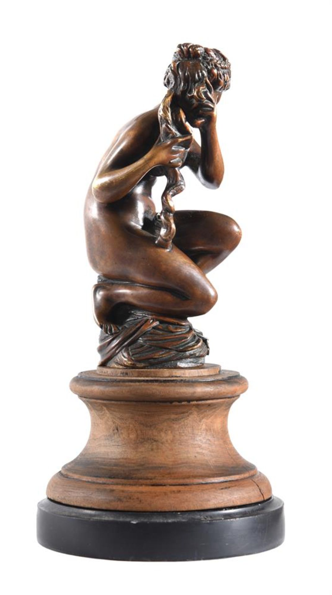 AFTER THE ANTIQUE, A BRONZE FIGURE 'CROUCHING VENUS', PROBABLY FRENCH, 18TH CENTURY - Image 3 of 3