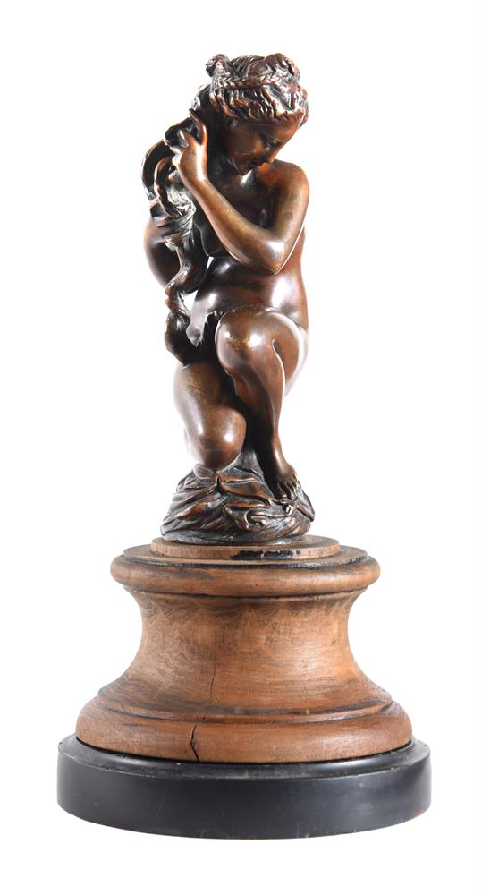 AFTER THE ANTIQUE, A BRONZE FIGURE 'CROUCHING VENUS', PROBABLY FRENCH, 18TH CENTURY - Image 2 of 3
