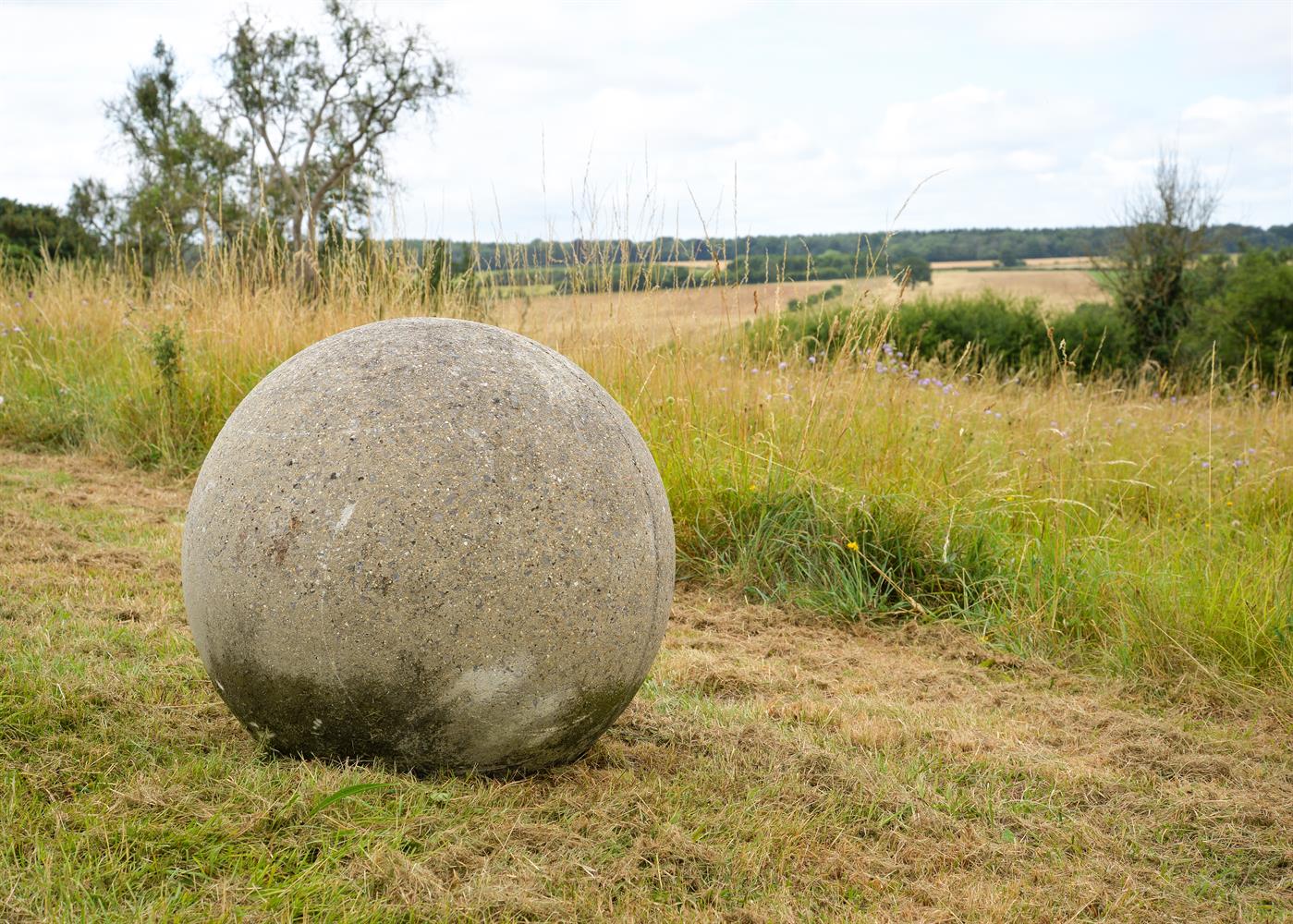 A LARGE PAIR OF STONE COMPOSITION BALLS, 20TH CENTURY - Image 2 of 2