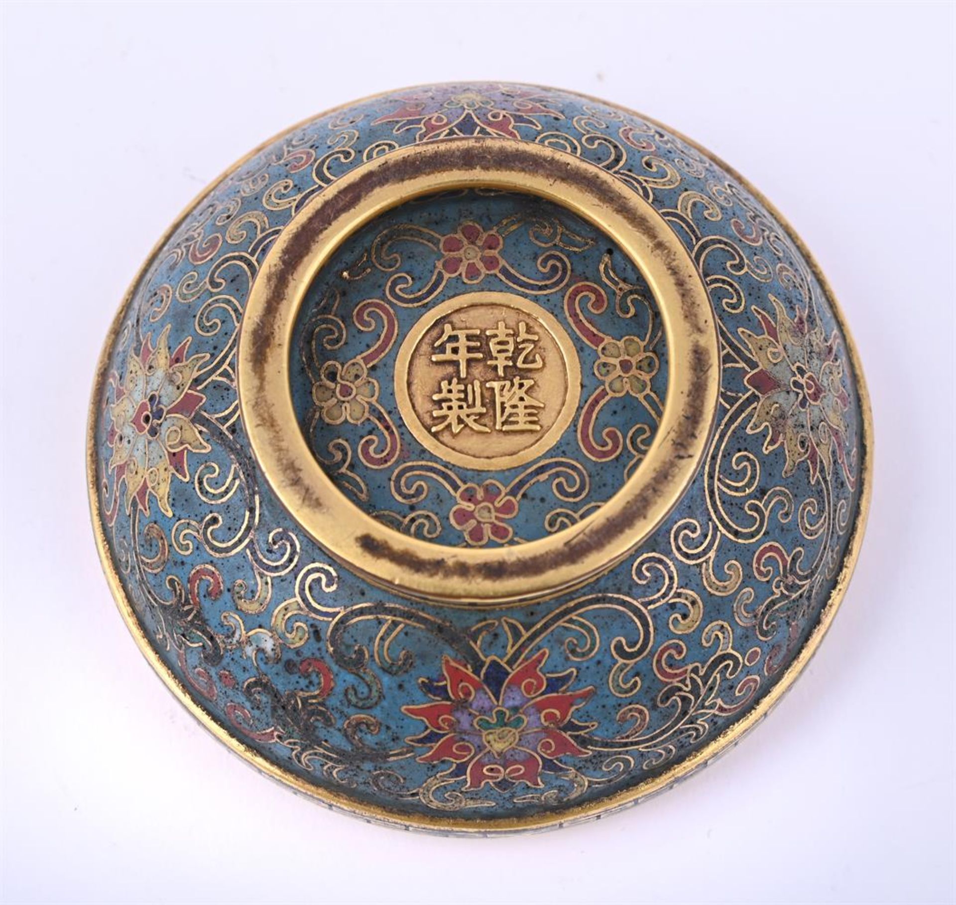 A CHINESE CLOISONNE CIRCULAR BOX AND COVER - Bild 4 aus 5