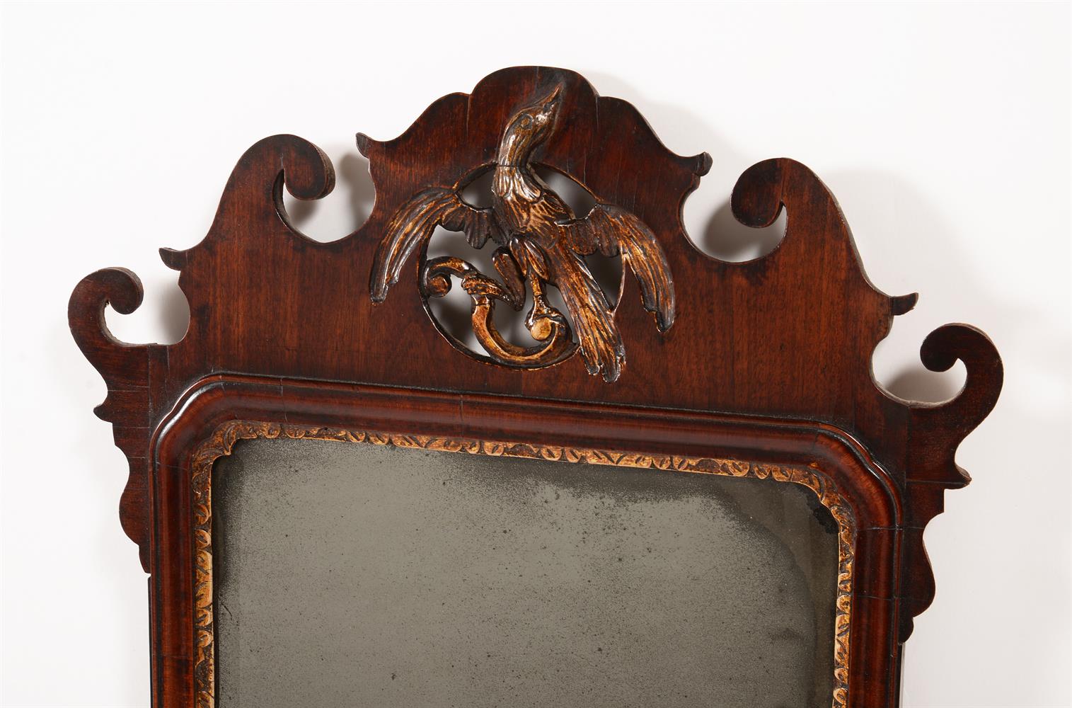 A GEORGE II WALNUT AND PARCEL GILT FRET WALL MIRROR - Image 2 of 4