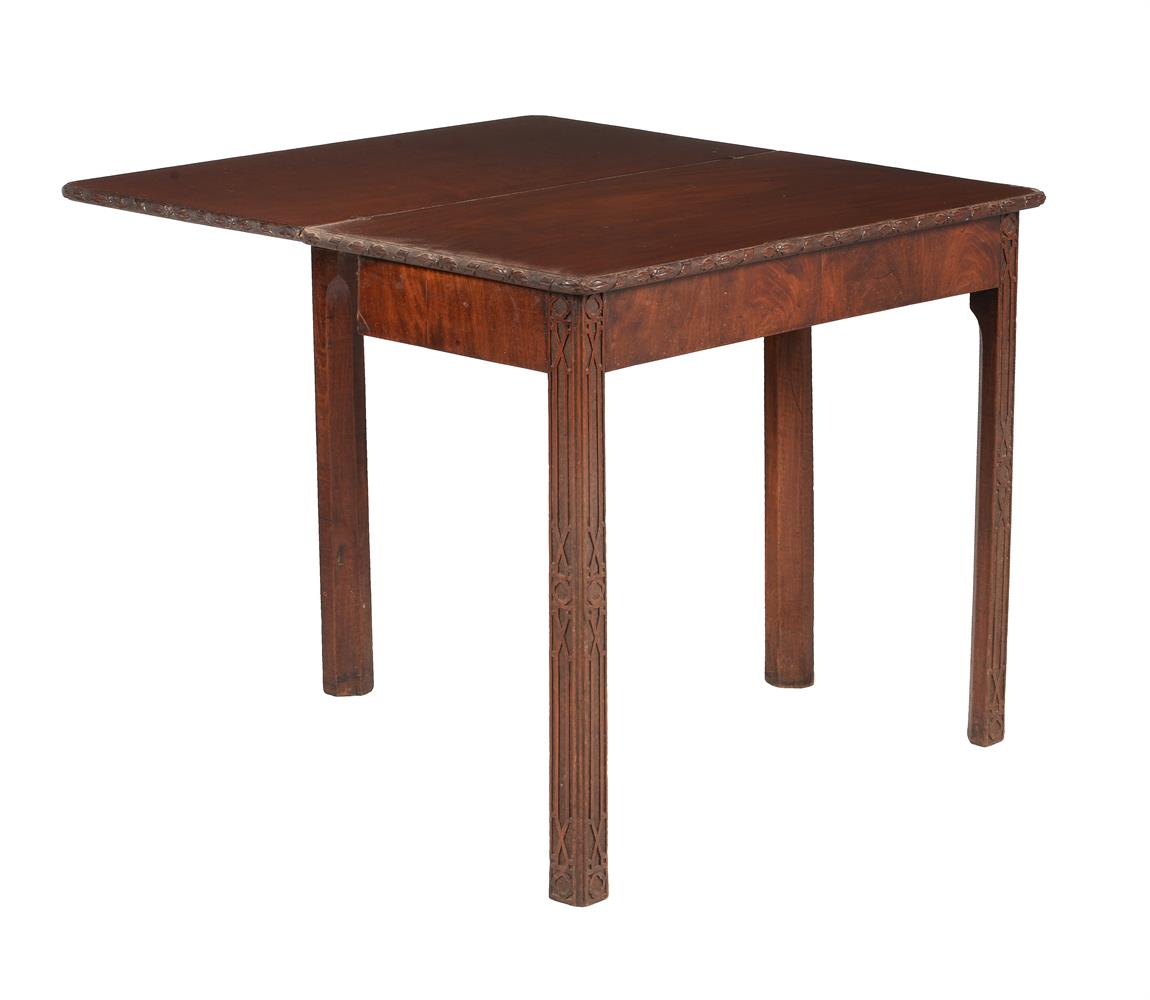 A GEORGE III MAHOGANY TEA TABLE - Image 2 of 3