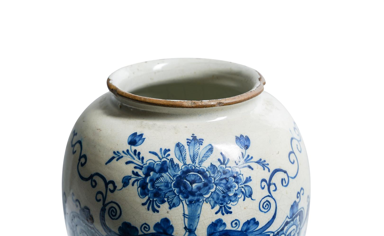 TWO SIMILAR DUTCH DELFT BLUE AND WHITE TOBACCO JARS AND ASSOCIATED BRASS COVERS - Image 4 of 7