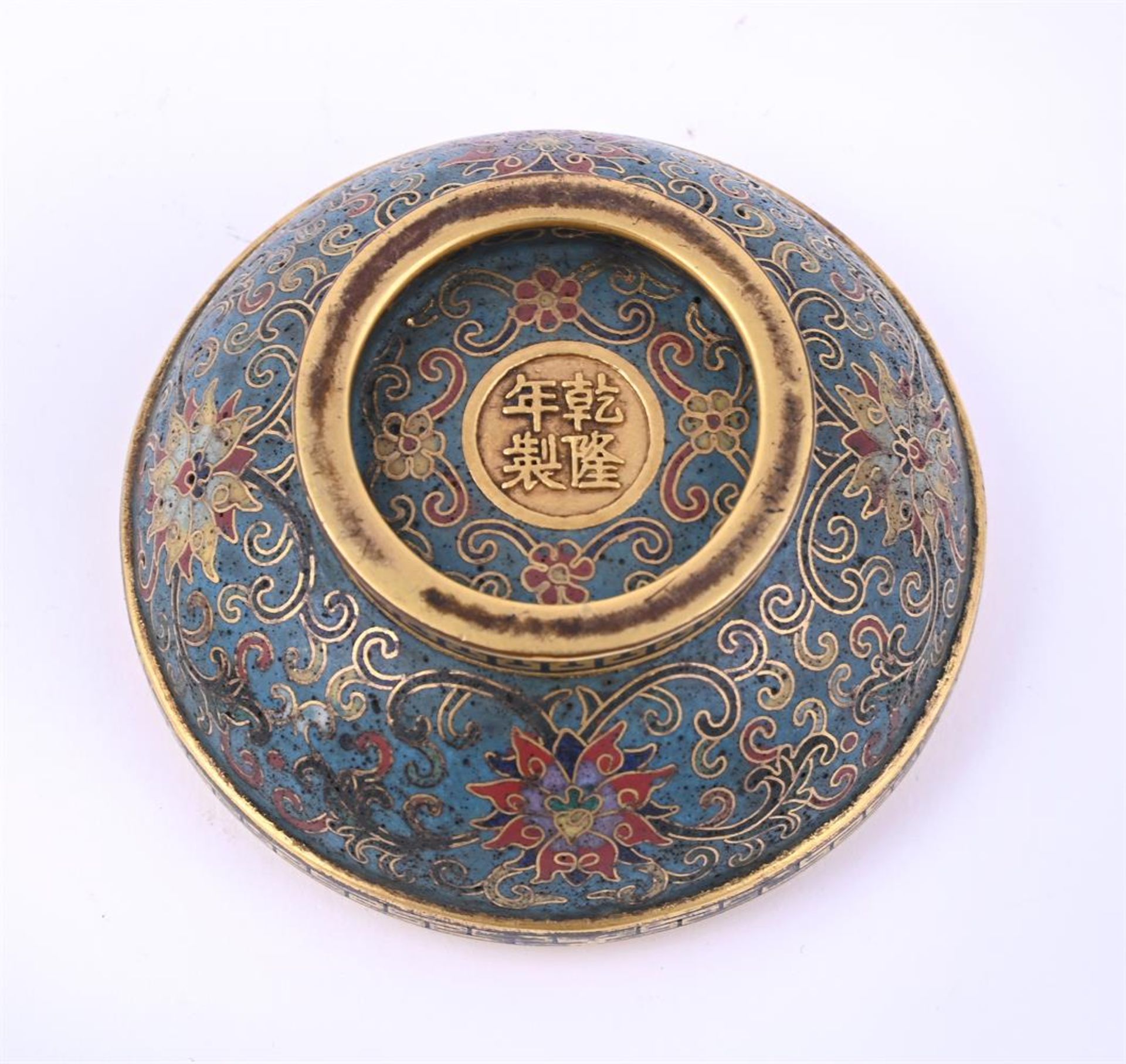 A CHINESE CLOISONNE CIRCULAR BOX AND COVER - Bild 3 aus 5