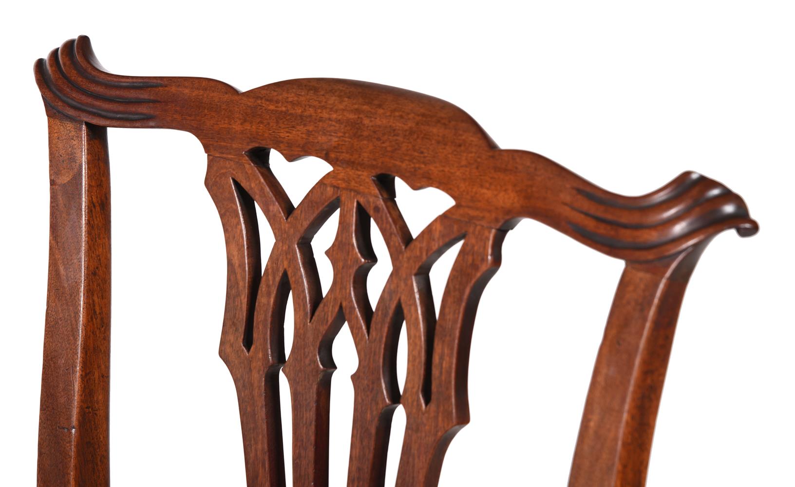 A SET OF FOUR GEORGE III MAHOGANY DINING CHAIRS - Image 4 of 4