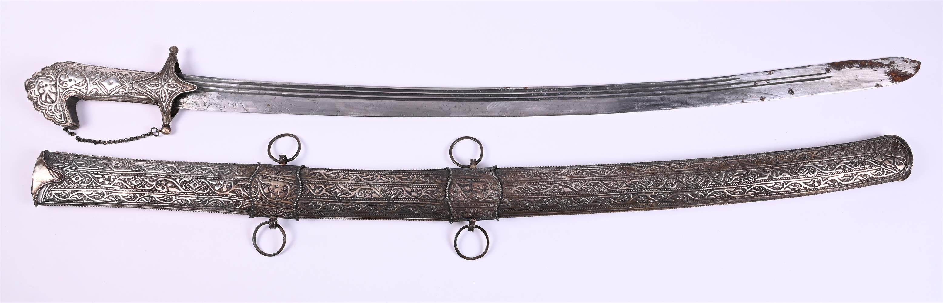 A MIDDLE EASTERN SWORD (SAIF) AND SCABBARD - Image 2 of 5