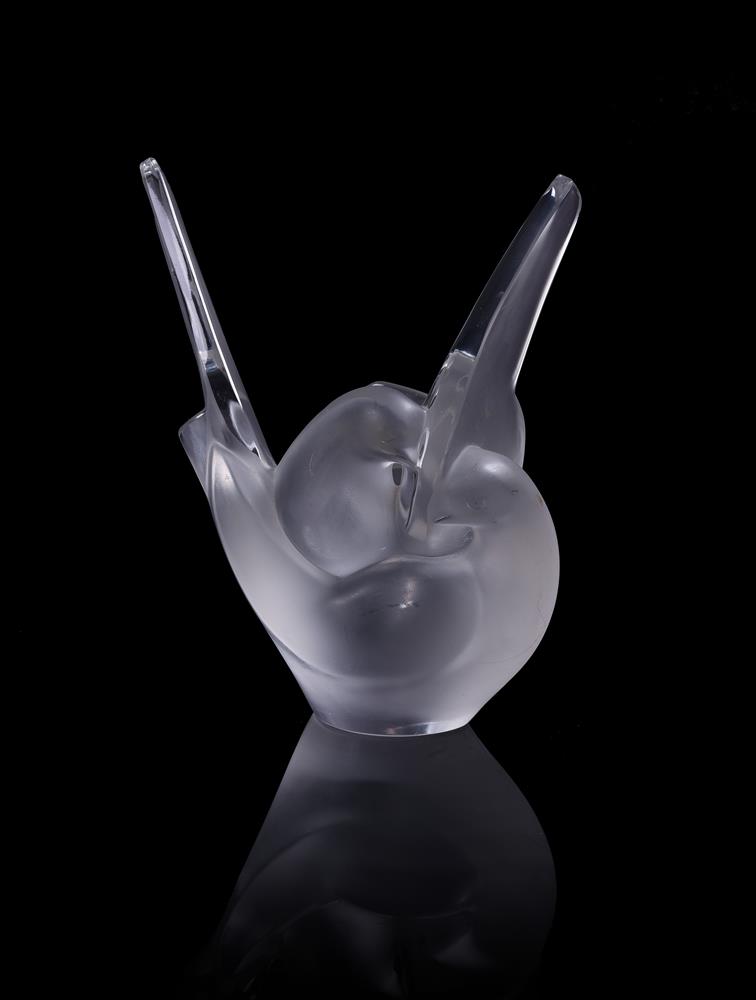 LALIQUE, CRYSTAL LALIQUE, A CLEAR AND FROSTED GLASS 'SYLVIE' VASE - Image 3 of 12