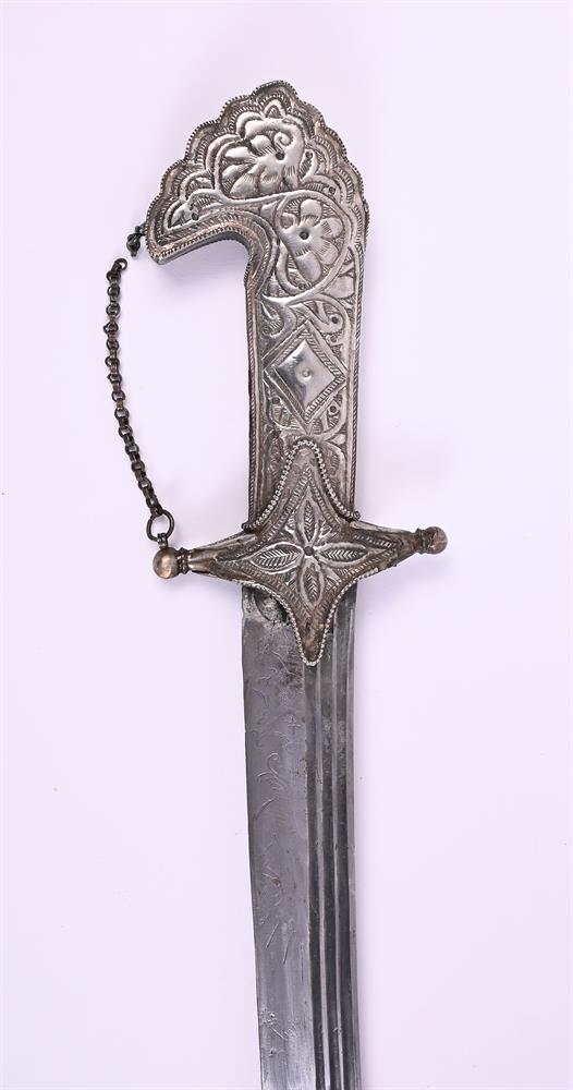 A MIDDLE EASTERN SWORD (SAIF) AND SCABBARD - Image 3 of 5