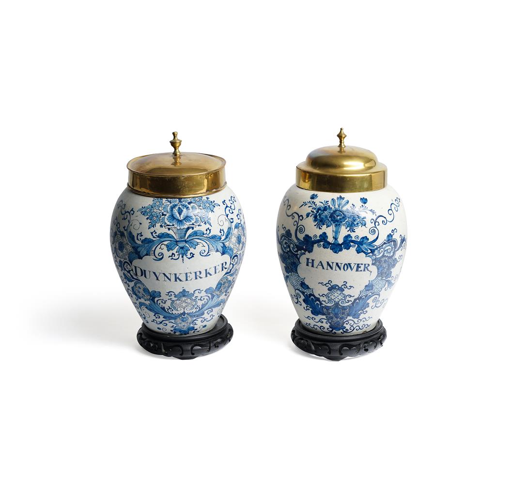 TWO SIMILAR DUTCH DELFT BLUE AND WHITE TOBACCO JARS AND ASSOCIATED BRASS COVERS - Image 2 of 7