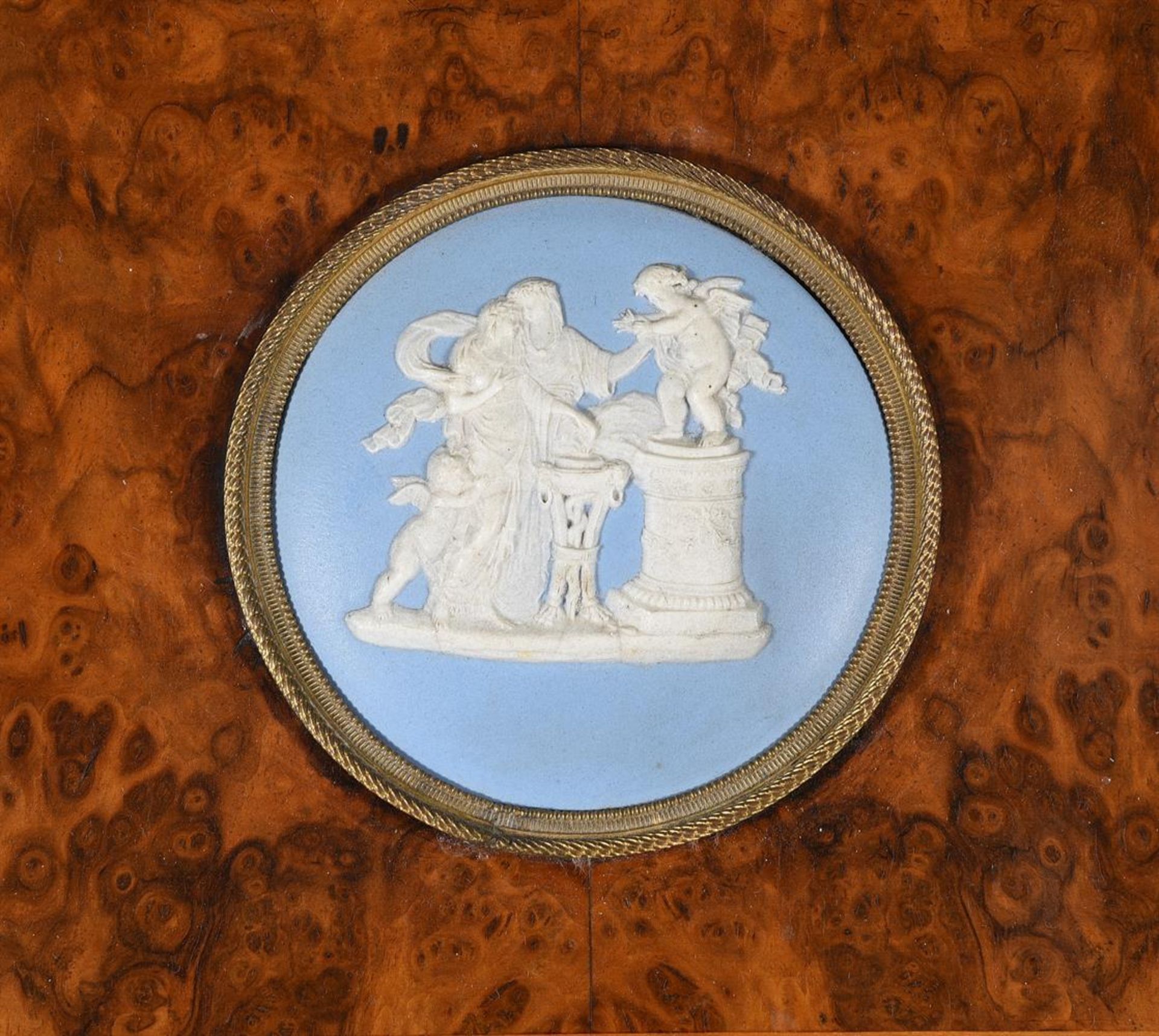 A FRENCH WALNUT, PARQUETRY AND GILT METAL MOUNTED BUREAU DE DAME - Bild 4 aus 5