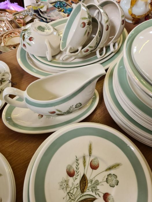 Wood Bros. Clovelly pattern dinner service comprising 6 dinner, side and dessert plates, 6 soup - Image 5 of 5