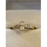 18ct yellow gold dress ring, 2 claw set diamonds, crossed over 3 diamond shoulders.