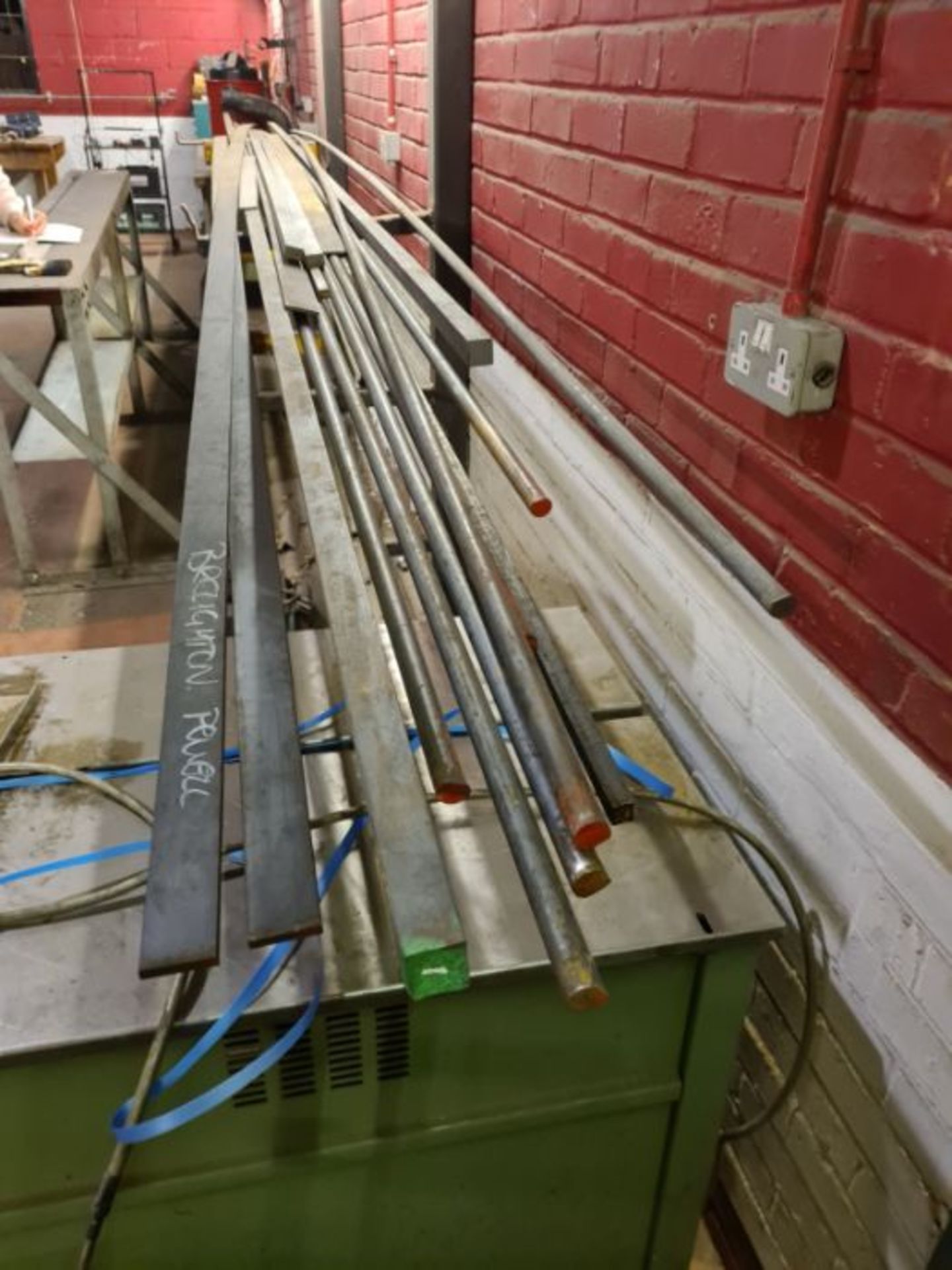 Quantity of mild steel bars and rods up to 6m long and small quantity sheet steel. - Image 3 of 5