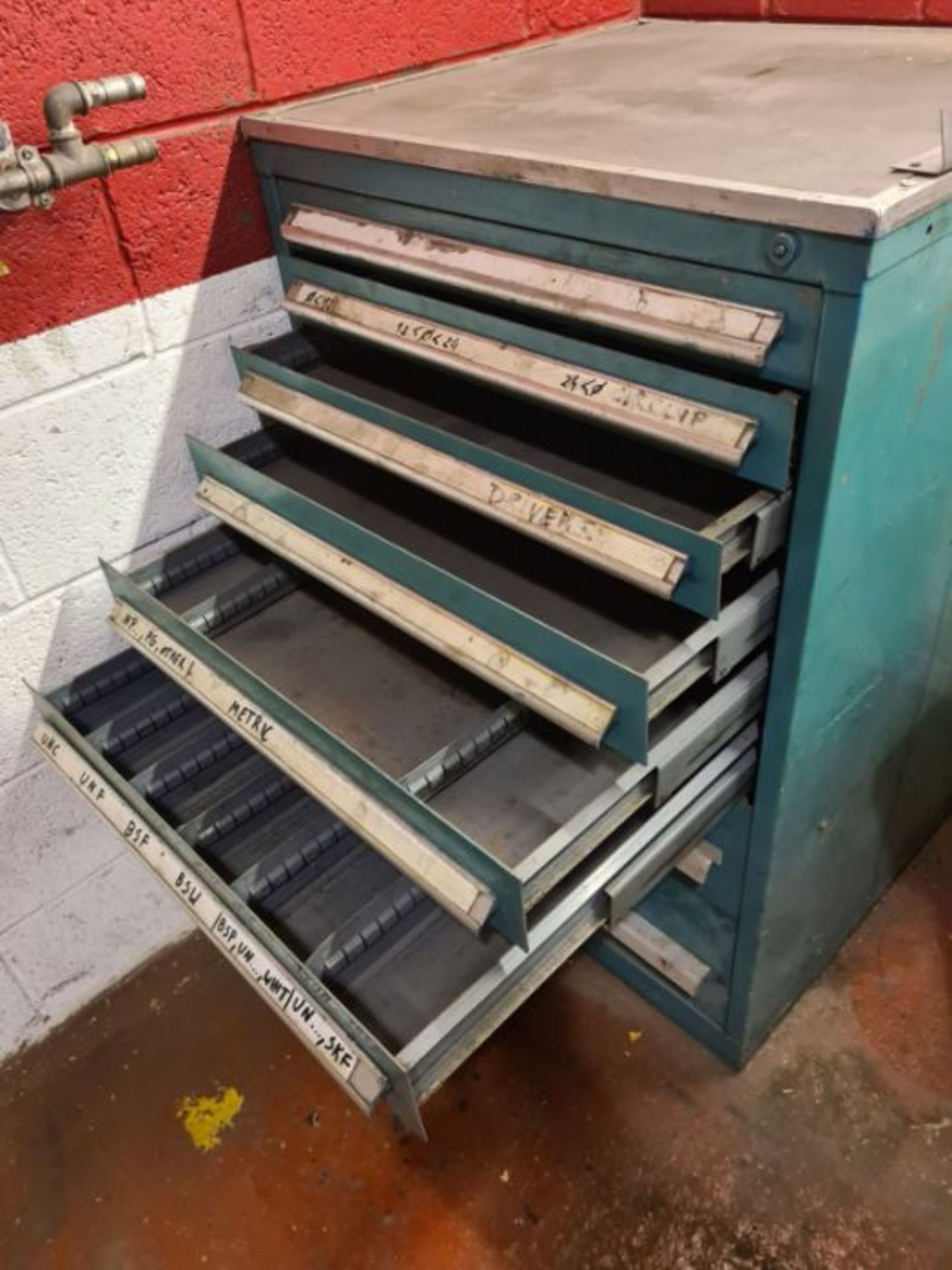 Large 8 drawer metal tool chest 1.30m tall x 770mm wide x 710mm deep. - Image 3 of 3