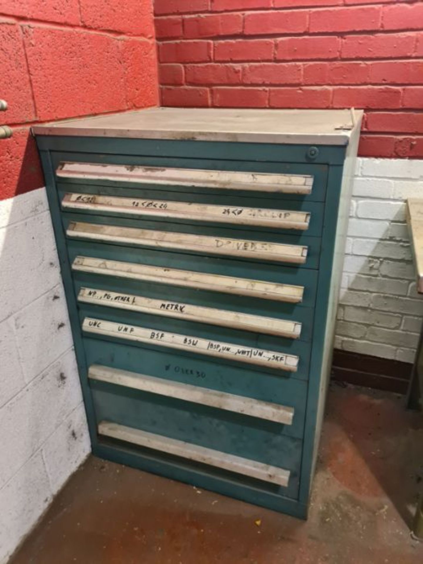 Large 8 drawer metal tool chest 1.30m tall x 770mm wide x 710mm deep.