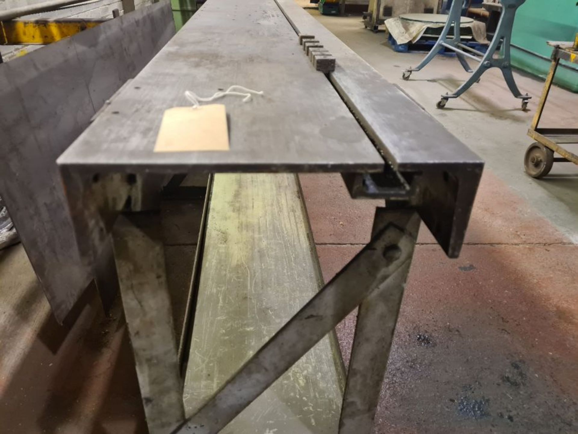 Heavy duty engineers cutting bench with slotted work surfaces and stops - Image 5 of 5