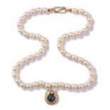 Perlenkette mit Safiranhänger