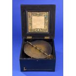 Symphonion-Plattenspieluhr mit 15 Platten Um 1900