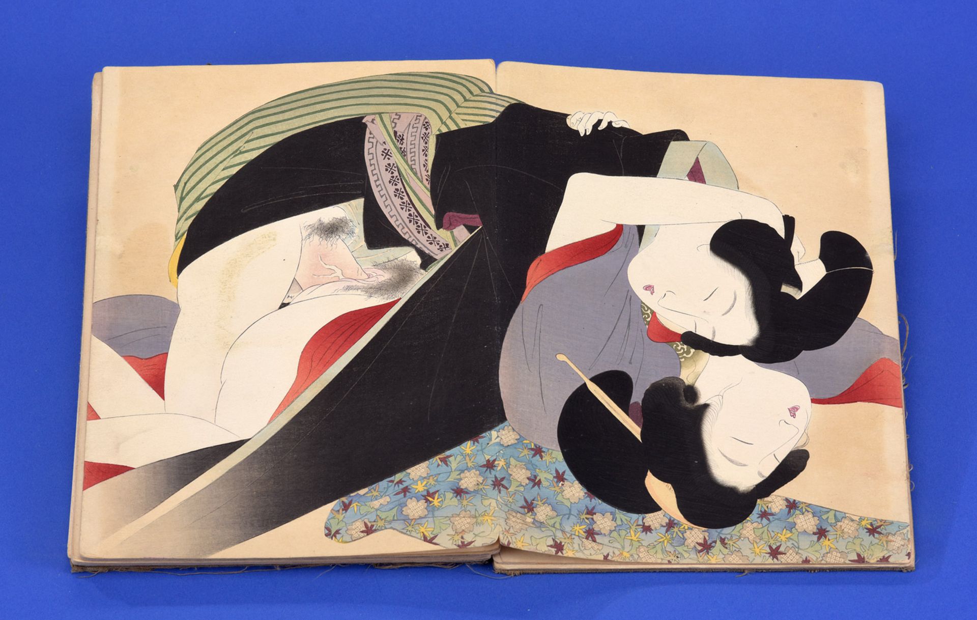 Erotisches Album mit elf feinen Holzschnitten Japan um 1900 - Bild 4 aus 4